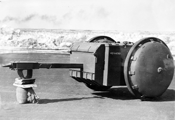 Canadian-made Rota-trailer. Note the DND number 42-1-8283