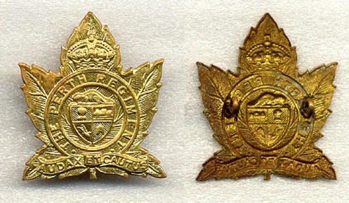 While brass was the preferred metal to be used for other ranks cap badges, the Perth’s were one of the few units to have their badges primarily made in bronze. Brass examples do exist of the badges, and were likely manufactured during the war. There are no known examples of brass collar badges which suggest that these were made during the later part of the war when collar badges were not worn.