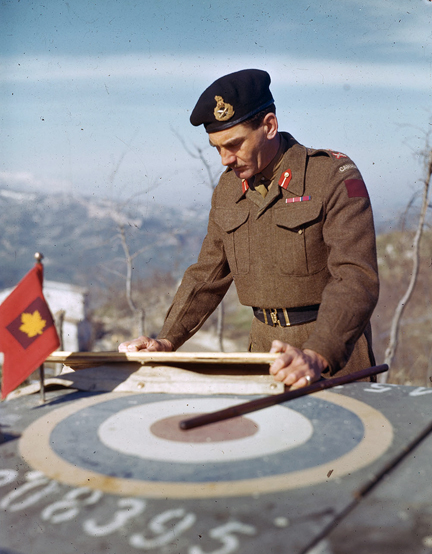 Note the use of the Division's Garnet-coloured formation patch (with the addition of a gold maple leaf) by Maj-Gen Simmonds, GOC 5 Cdn Armoured Division, in Italy