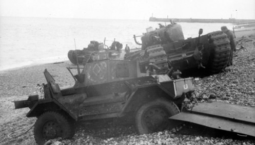In the centre of this photo from Dieppe, is T68875 Beetle, a Churchill Mk II (Special) of No. 8 Troop, “B” Squadron, The Calgary Regiment, which was fitted with the Oke flame-throwing system. As can be seen, the flame projector was mounted in the front of the tank on the left of the hull gunner’s position and protruded out between the hull machine gun and the left front horn of the tank, the muzzle of which can be seen sticking up above the left track. The tank to the right rear of Beetle, on the shoreline, is T68881 Ringer, a Churchill Mk II, of Regimental Headquarters, The Calgary Regiment. Source: Authors’ collection.