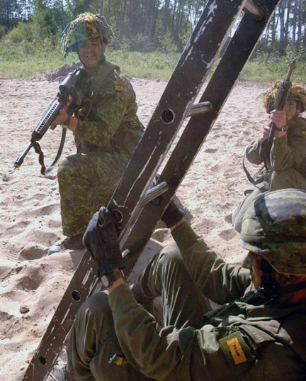 Stalwart Guardian 2003. Members of 33 Light Infantry Battalion, including one soldier from the Hastings and Prince Edward Regiment, wearing a mixture of cadpat and combat dress. All wear the 33 LIB Stalwart Guardian patches. Credit: Department of National Defence photo.