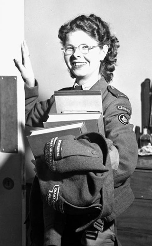 Pte Doreen Exler CWAC Khaki University student in September 1945. LAC