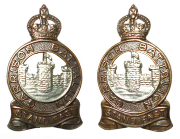 Examples of an officer’s cap badge and collar badges.