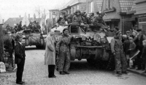 Although, as mentioned in the ‘Ram’ Kangaroo armoured personnel carrier, Part 2, of 27 October 2014, the front towing hook was to have been removed from ‘Ram’ armoured gun towers, as part of their conversion to that of a ‘Ram’ armoured personnel carrier. As can be seen, this was not always the case, as evidenced by the towing hook assembly being still in place on the front of the lead ‘Ram’ Kangaroo in this photo. Source: Author's collection